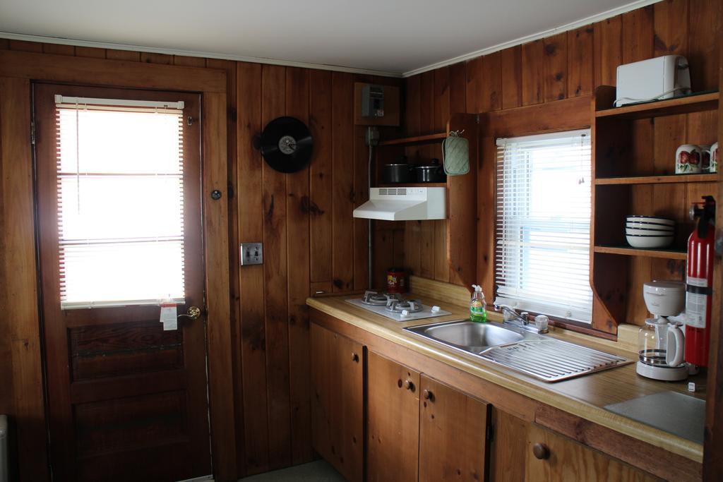 Pine Valley Cabins Thornton Room photo