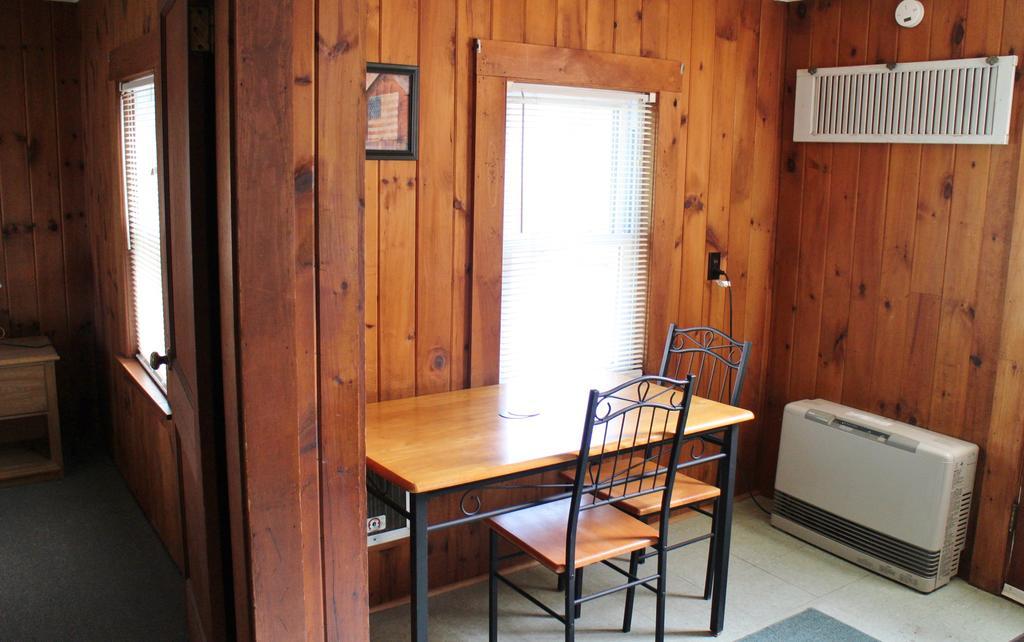 Pine Valley Cabins Thornton Room photo
