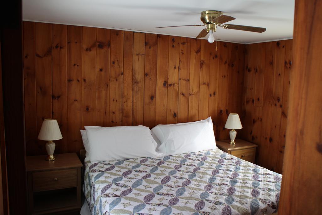 Pine Valley Cabins Thornton Room photo